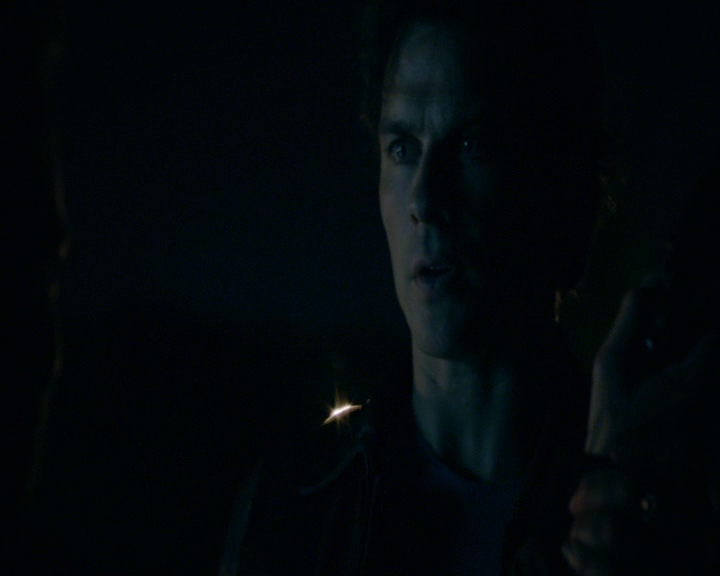 VampireDiaries-dot-nl_VampireDiaries-8x03YouDecidedThatIWasWorthSaving2181.jpg