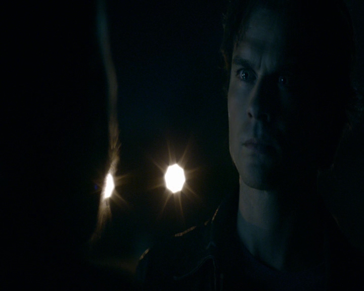 VampireDiaries-dot-nl_VampireDiaries-8x03YouDecidedThatIWasWorthSaving2221.jpg