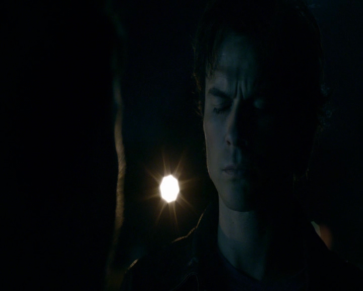 VampireDiaries-dot-nl_VampireDiaries-8x03YouDecidedThatIWasWorthSaving2242.jpg