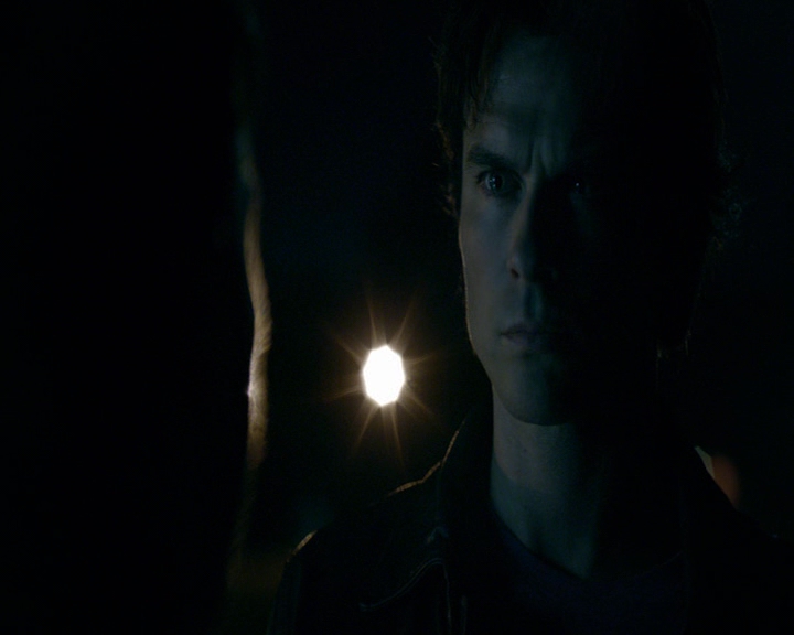 VampireDiaries-dot-nl_VampireDiaries-8x03YouDecidedThatIWasWorthSaving2243.jpg