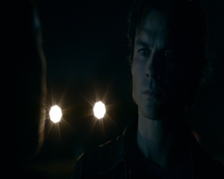 VampireDiaries-dot-nl_VampireDiaries-8x03YouDecidedThatIWasWorthSaving2247.jpg