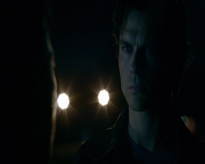 VampireDiaries-dot-nl_VampireDiaries-8x03YouDecidedThatIWasWorthSaving2252.jpg