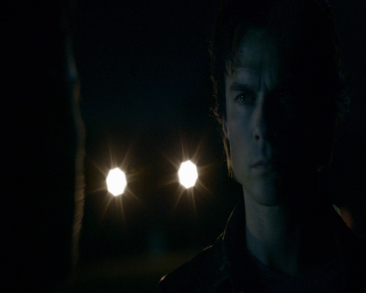 VampireDiaries-dot-nl_VampireDiaries-8x03YouDecidedThatIWasWorthSaving2253.jpg