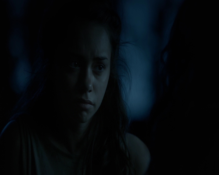 VampireDiaries-dot-nl_VampireDiaries-8x04AnEternityOfMisery0147.jpg