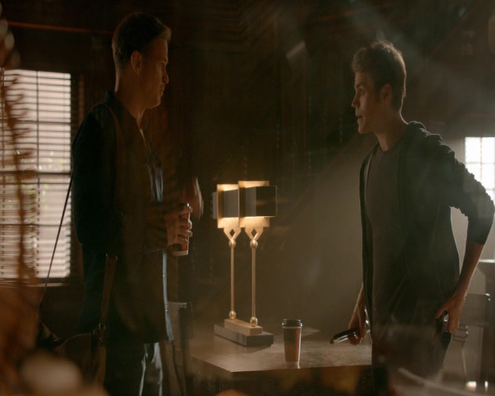 VampireDiaries-dot-nl_VampireDiaries-8x04AnEternityOfMisery0221.jpg