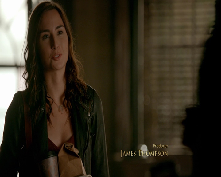 VampireDiaries-dot-nl_VampireDiaries-8x04AnEternityOfMisery0230.jpg