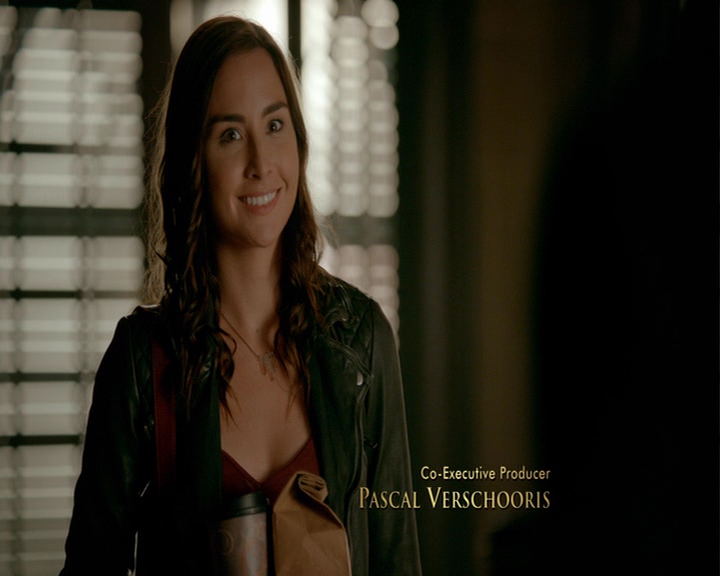 VampireDiaries-dot-nl_VampireDiaries-8x04AnEternityOfMisery0242.jpg