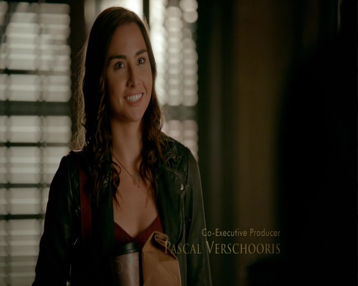 VampireDiaries-dot-nl_VampireDiaries-8x04AnEternityOfMisery0243.jpg