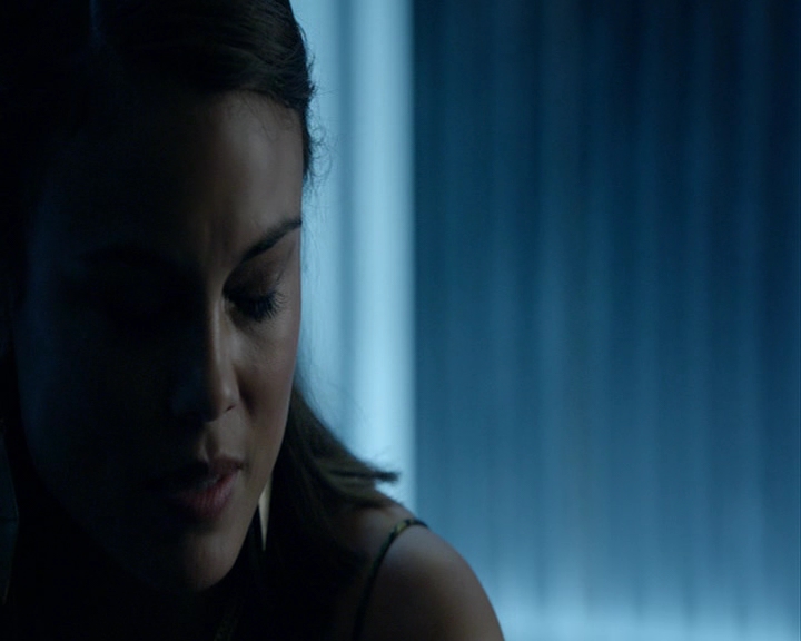 VampireDiaries-dot-nl_VampireDiaries-8x04AnEternityOfMisery0417.jpg