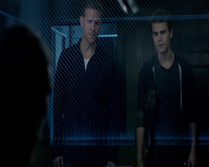 VampireDiaries-dot-nl_VampireDiaries-8x04AnEternityOfMisery0425.jpg