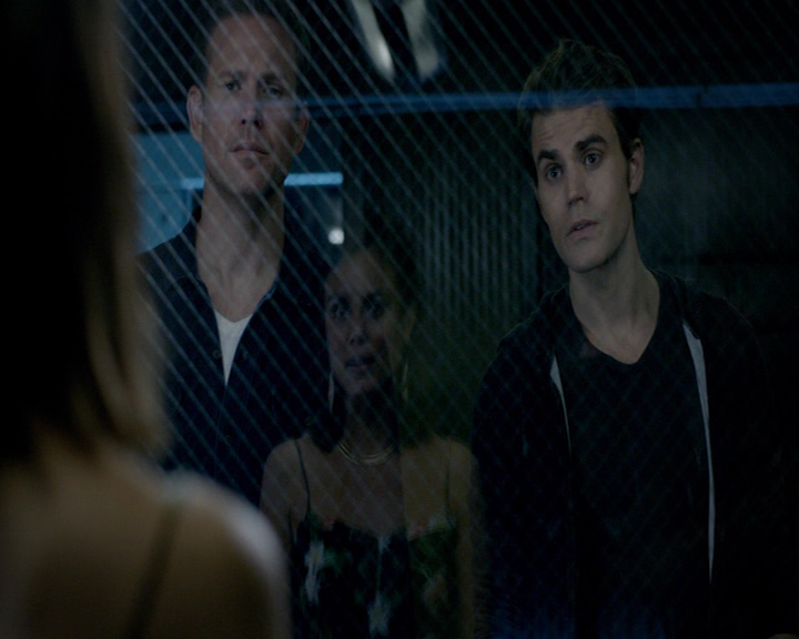 VampireDiaries-dot-nl_VampireDiaries-8x04AnEternityOfMisery0432.jpg