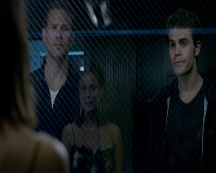 VampireDiaries-dot-nl_VampireDiaries-8x04AnEternityOfMisery0433.jpg