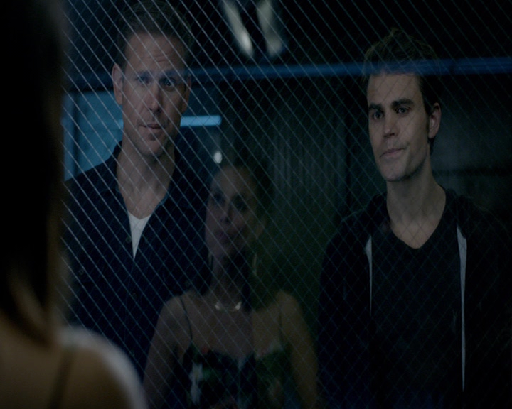 VampireDiaries-dot-nl_VampireDiaries-8x04AnEternityOfMisery0444.jpg