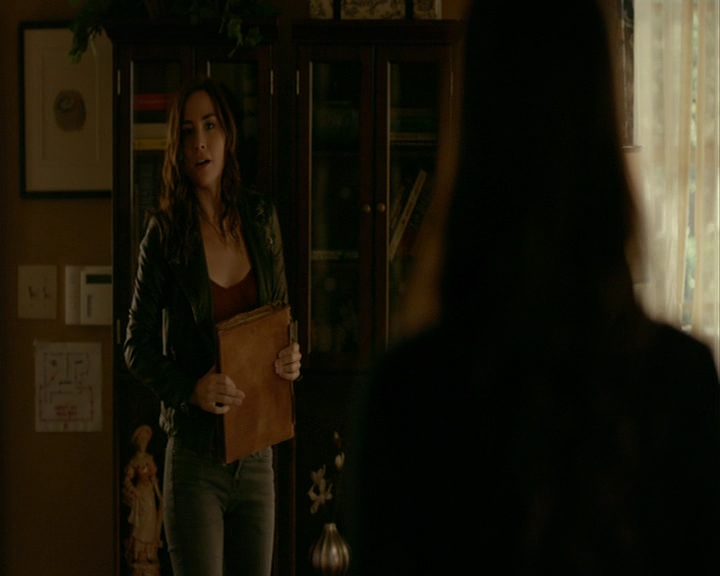 VampireDiaries-dot-nl_VampireDiaries-8x04AnEternityOfMisery0624.jpg