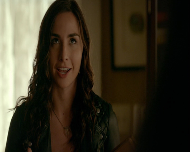 VampireDiaries-dot-nl_VampireDiaries-8x04AnEternityOfMisery0642.jpg