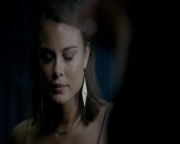 VampireDiaries-dot-nl_VampireDiaries-8x04AnEternityOfMisery0821.jpg