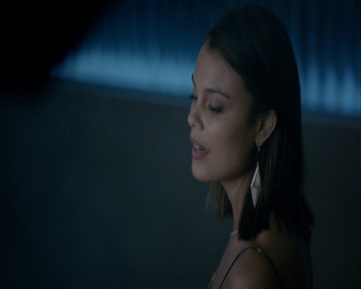 VampireDiaries-dot-nl_VampireDiaries-8x04AnEternityOfMisery0954.jpg