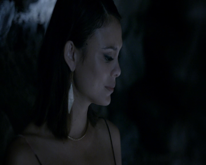 VampireDiaries-dot-nl_VampireDiaries-8x04AnEternityOfMisery1343.jpg