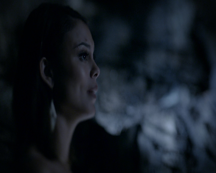 VampireDiaries-dot-nl_VampireDiaries-8x04AnEternityOfMisery1359.jpg