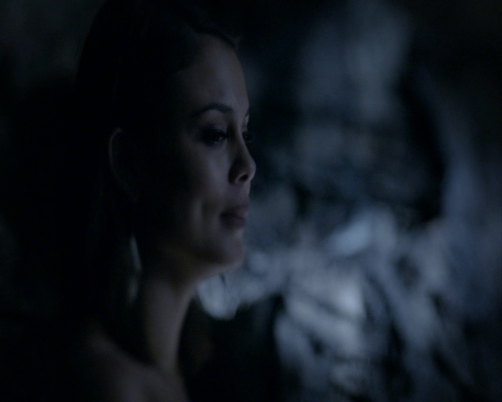 VampireDiaries-dot-nl_VampireDiaries-8x04AnEternityOfMisery1364.jpg