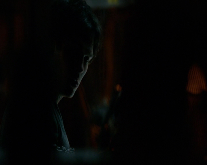 VampireDiaries-dot-nl_VampireDiaries-8x04AnEternityOfMisery1378.jpg