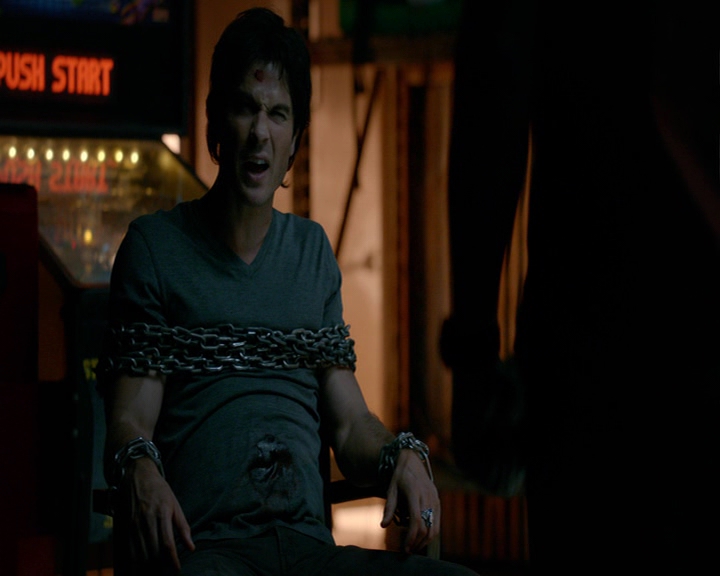 VampireDiaries-dot-nl_VampireDiaries-8x04AnEternityOfMisery1396.jpg