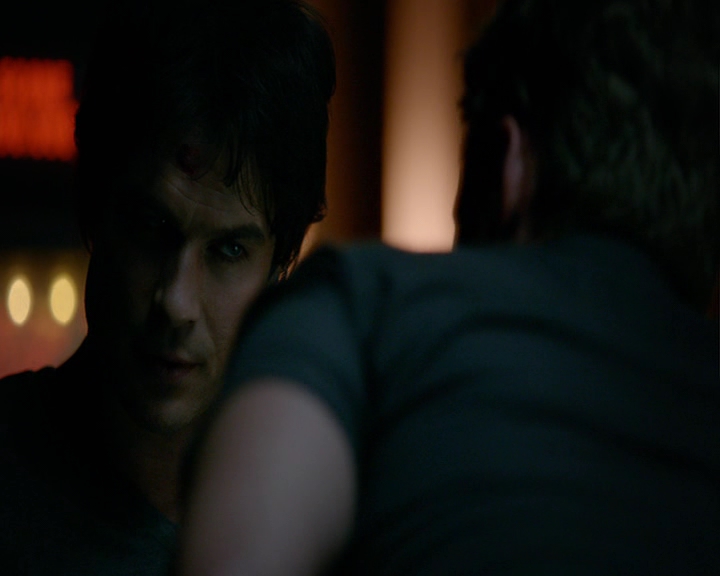 VampireDiaries-dot-nl_VampireDiaries-8x04AnEternityOfMisery1415.jpg