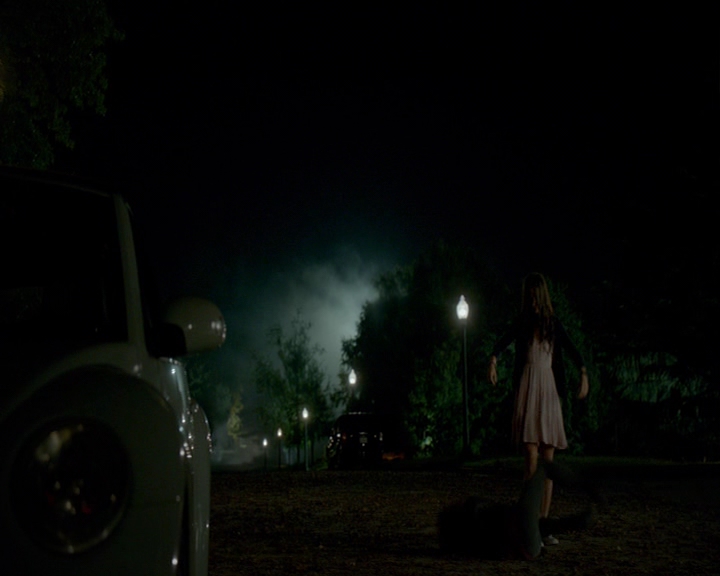 VampireDiaries-dot-nl_VampireDiaries-8x04AnEternityOfMisery2318.jpg