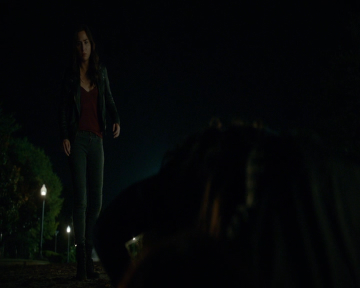 VampireDiaries-dot-nl_VampireDiaries-8x04AnEternityOfMisery2336.jpg