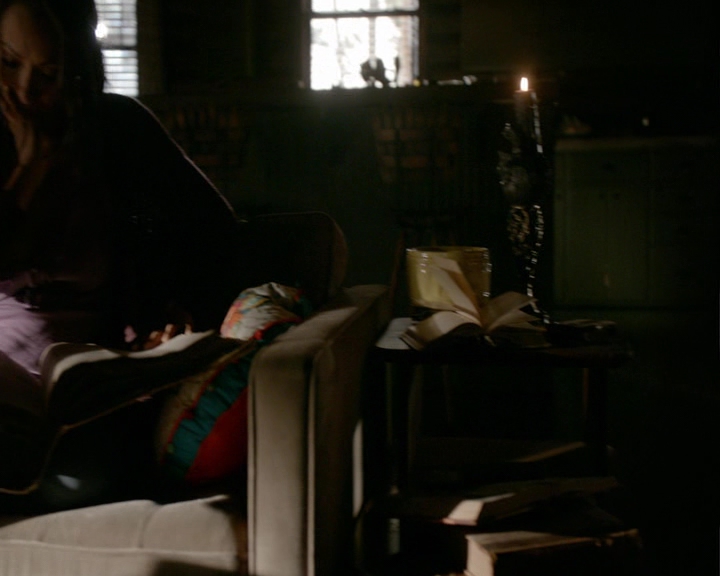 VampireDiaries-dot-nl_VampireDiaries-8x05ComingHomeWasAMistake0033.jpg