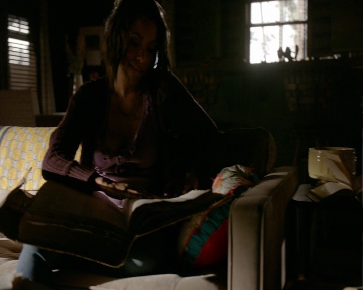 VampireDiaries-dot-nl_VampireDiaries-8x05ComingHomeWasAMistake0034.jpg