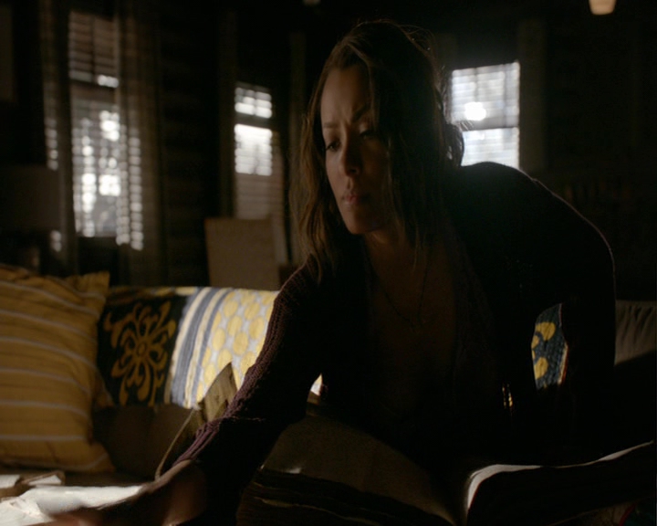 VampireDiaries-dot-nl_VampireDiaries-8x05ComingHomeWasAMistake0037.jpg