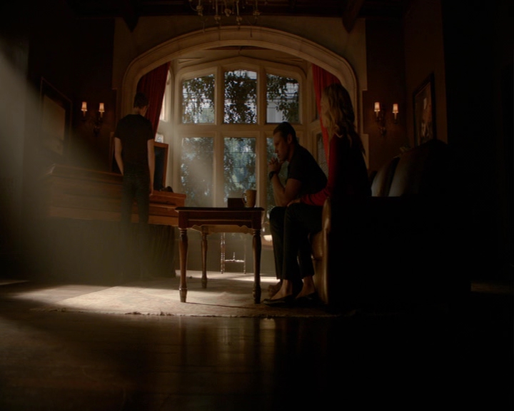 VampireDiaries-dot-nl_VampireDiaries-8x05ComingHomeWasAMistake0076.jpg