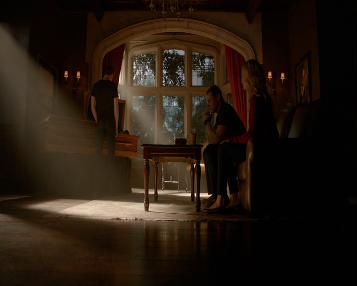 VampireDiaries-dot-nl_VampireDiaries-8x05ComingHomeWasAMistake0078.jpg