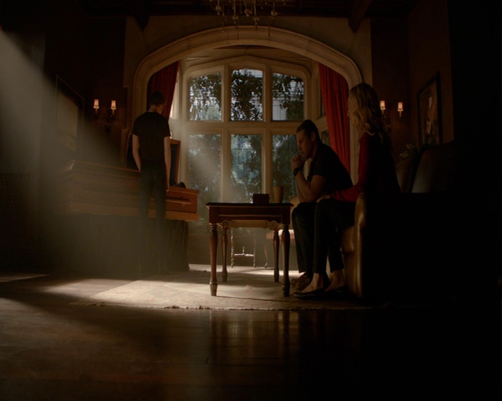 VampireDiaries-dot-nl_VampireDiaries-8x05ComingHomeWasAMistake0079.jpg