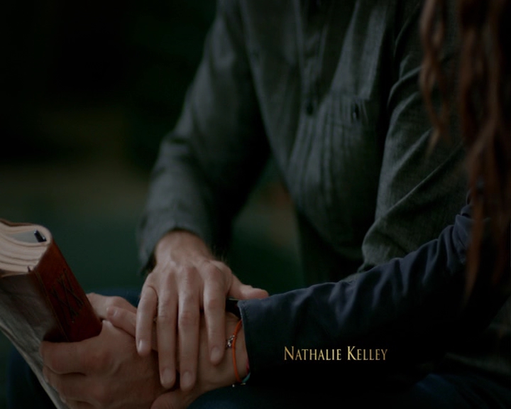 VampireDiaries-dot-nl_VampireDiaries-8x05ComingHomeWasAMistake0154.jpg