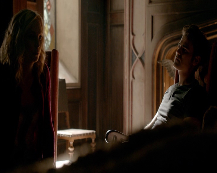 VampireDiaries-dot-nl_VampireDiaries-8x05ComingHomeWasAMistake0203.jpg