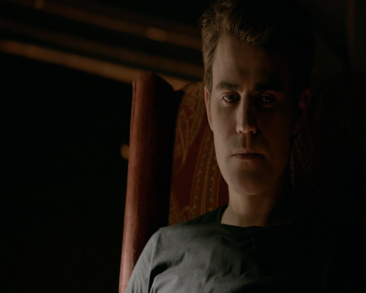 VampireDiaries-dot-nl_VampireDiaries-8x05ComingHomeWasAMistake0225.jpg