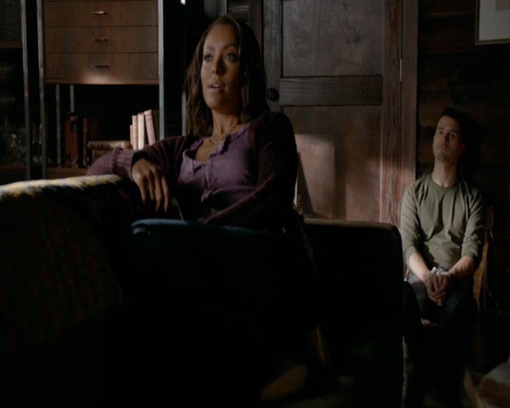 VampireDiaries-dot-nl_VampireDiaries-8x05ComingHomeWasAMistake0243.jpg