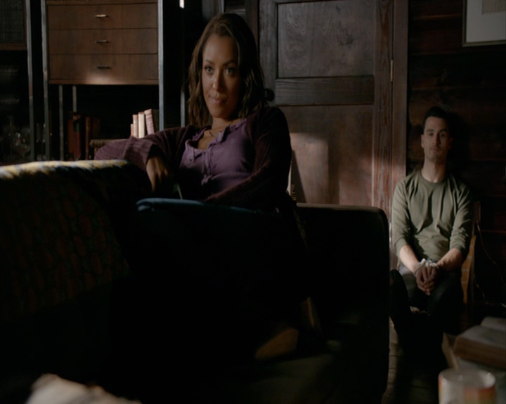 VampireDiaries-dot-nl_VampireDiaries-8x05ComingHomeWasAMistake0246.jpg