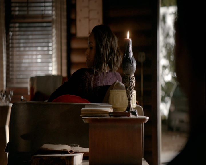 VampireDiaries-dot-nl_VampireDiaries-8x05ComingHomeWasAMistake0257.jpg