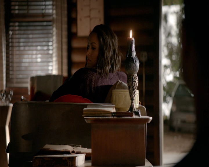 VampireDiaries-dot-nl_VampireDiaries-8x05ComingHomeWasAMistake0258.jpg