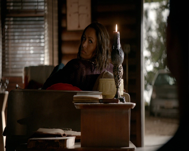 VampireDiaries-dot-nl_VampireDiaries-8x05ComingHomeWasAMistake0259.jpg