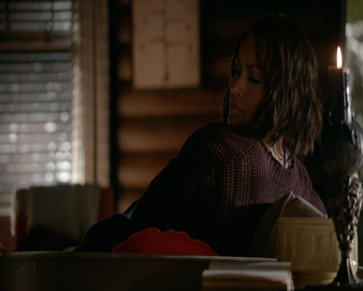 VampireDiaries-dot-nl_VampireDiaries-8x05ComingHomeWasAMistake0264.jpg