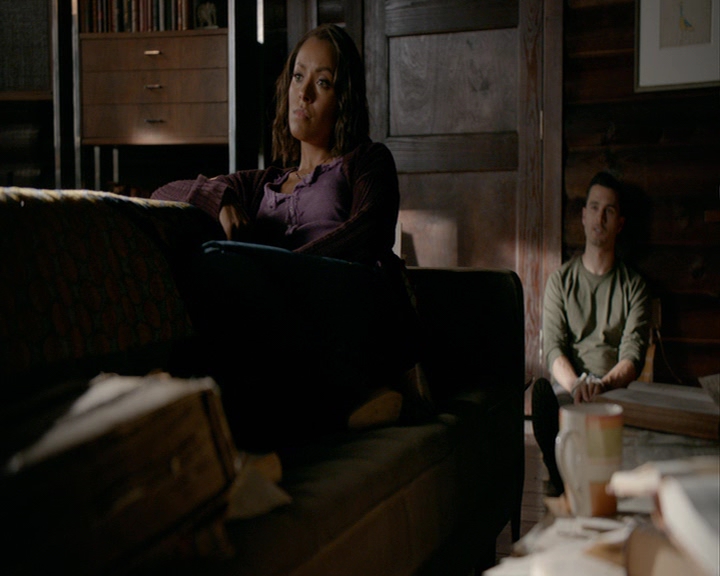 VampireDiaries-dot-nl_VampireDiaries-8x05ComingHomeWasAMistake0269.jpg