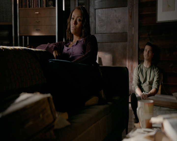 VampireDiaries-dot-nl_VampireDiaries-8x05ComingHomeWasAMistake0271.jpg