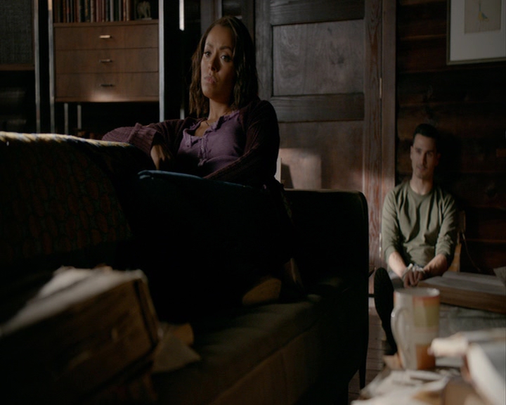 VampireDiaries-dot-nl_VampireDiaries-8x05ComingHomeWasAMistake0272.jpg