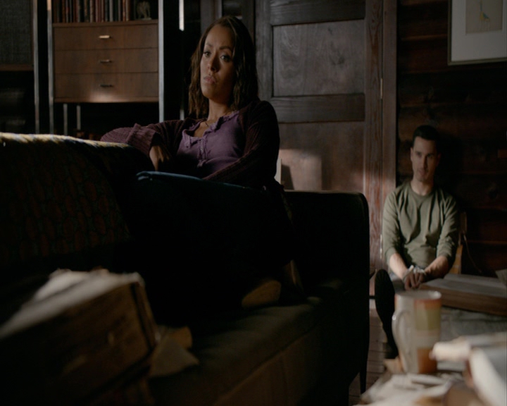 VampireDiaries-dot-nl_VampireDiaries-8x05ComingHomeWasAMistake0273.jpg