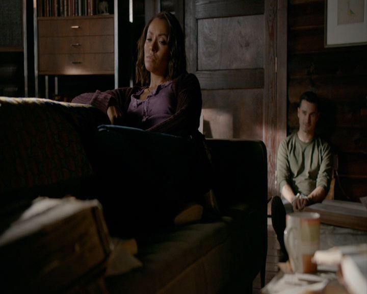 VampireDiaries-dot-nl_VampireDiaries-8x05ComingHomeWasAMistake0274.jpg