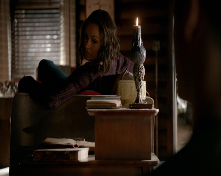 VampireDiaries-dot-nl_VampireDiaries-8x05ComingHomeWasAMistake0280.jpg